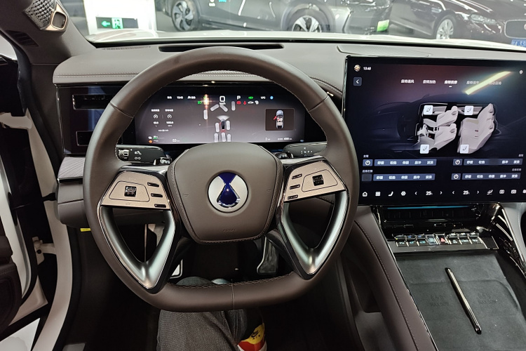 腾势Z9 2024款 1100km 四驱Max版中控内饰13