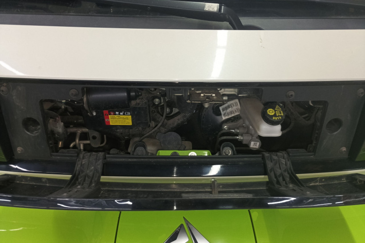 宝骏KiWi EV 2021款 艺术家 三元锂机舱底盘24