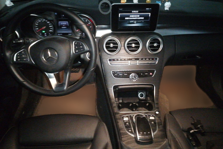 奔驰C级(进口) 2017款 改款 C 180 旅行轿车中控内饰7002