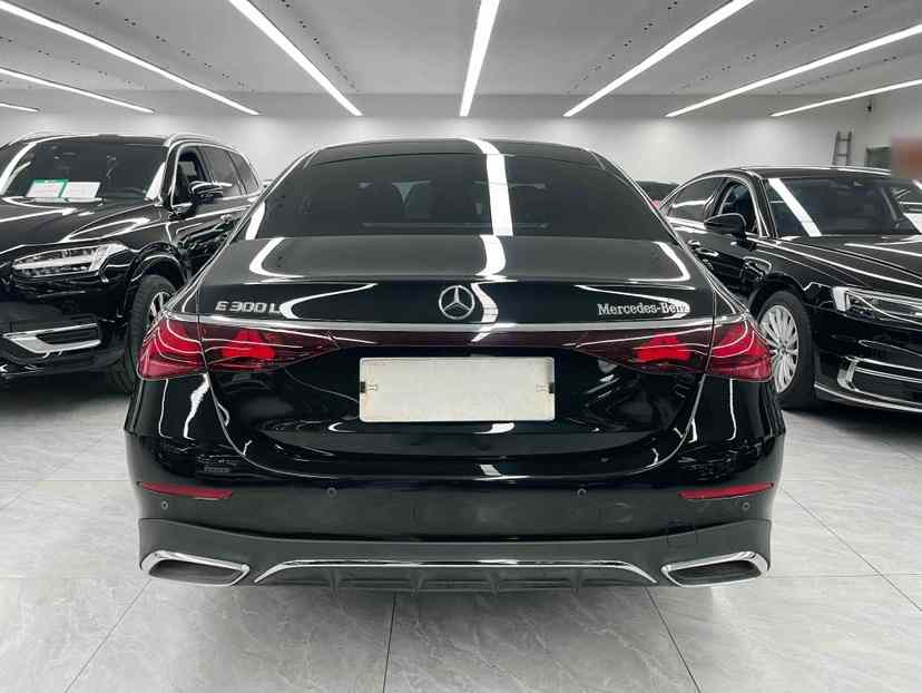 奔驰E级 2024款 改款 E 300 L 时尚运动型(2)