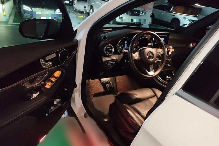 奔驰GLC 2019款 GLC 260 L 4MATIC 动感型中控内饰7002