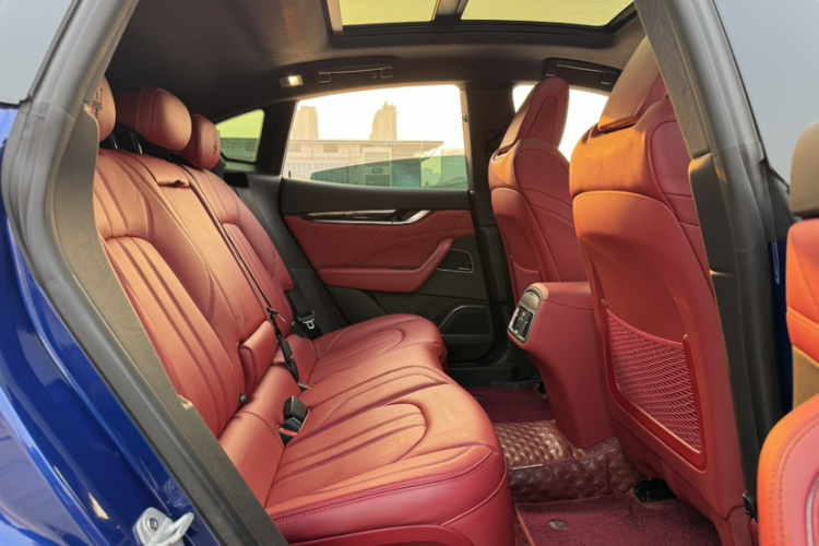 玛莎拉蒂 Levante 2023款 3.0T Modena中控内饰7009