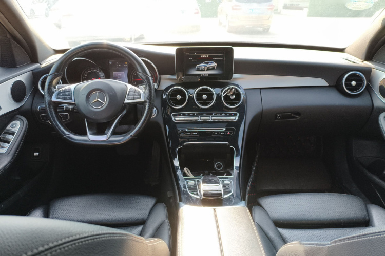 奔驰C级 2016款 C 200 运动版中控内饰12