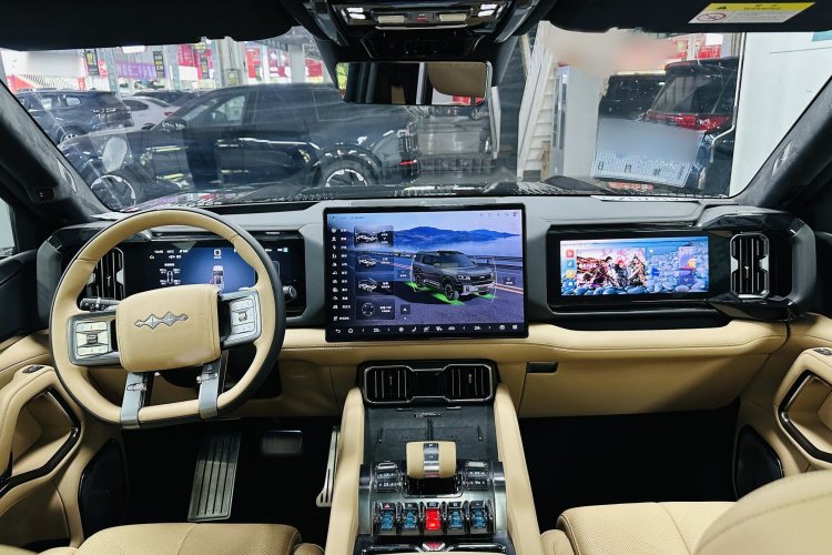 方程豹 豹8 2025款 智勇旗舰版 7座中控内饰7005