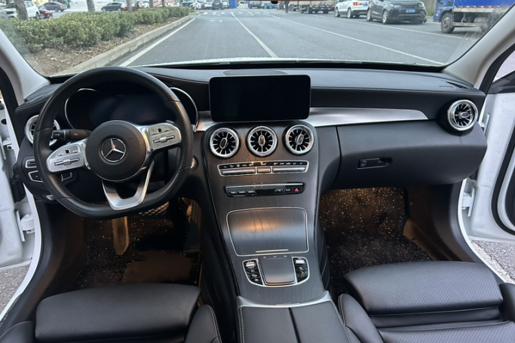 奔驰C级 2020款 改款 C 200 L 时尚型运动版中控内饰7001