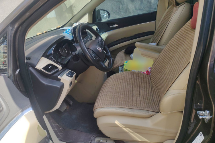 别克GL8 2023款 陆上公务舱 652T 豪华型中控内饰19