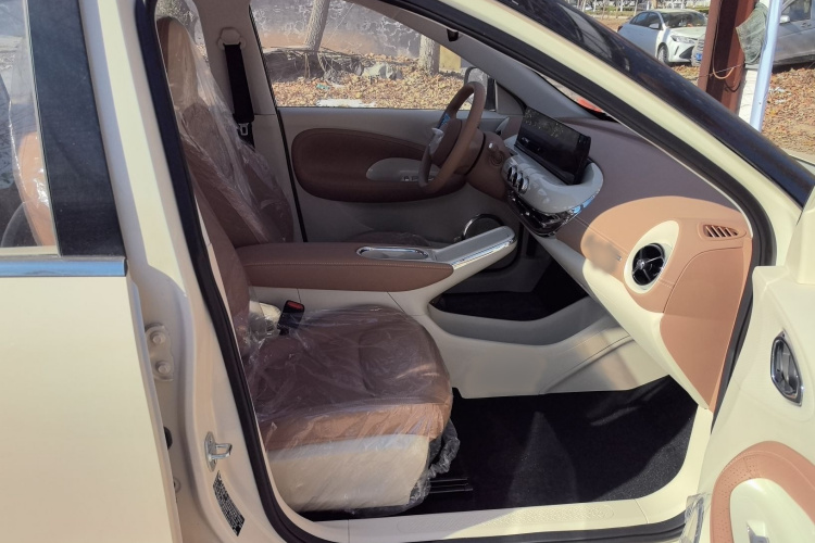 五菱汽车 五菱缤果 2025款 333km 灵犀互联款中控内饰7004