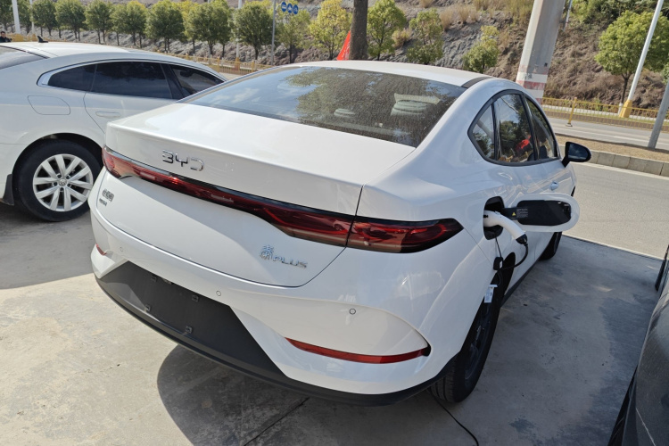 比亚迪 秦PLUS 2023款 冠军版 DM-i 55KM领先型车身外观7