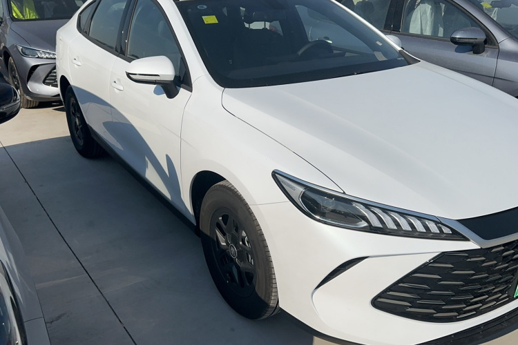 比亚迪 秦PLUS 2025款 DM-i 智驾版 55KM领先型车身外观6002