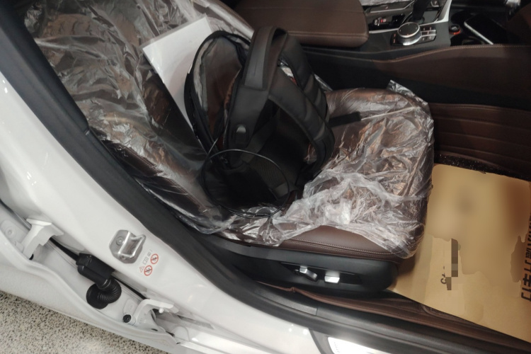 宝马5系 2022款 改款 530Li 领先型 M运动套装局部细节41