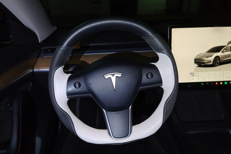 特斯拉 Model 3 2022款 后轮驱动版中控内饰13