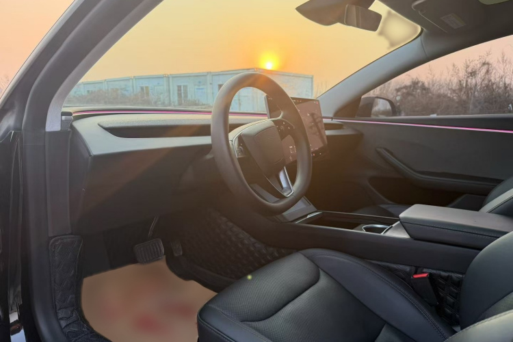 特斯拉 Model 3 2023款 后轮驱动版中控内饰7001