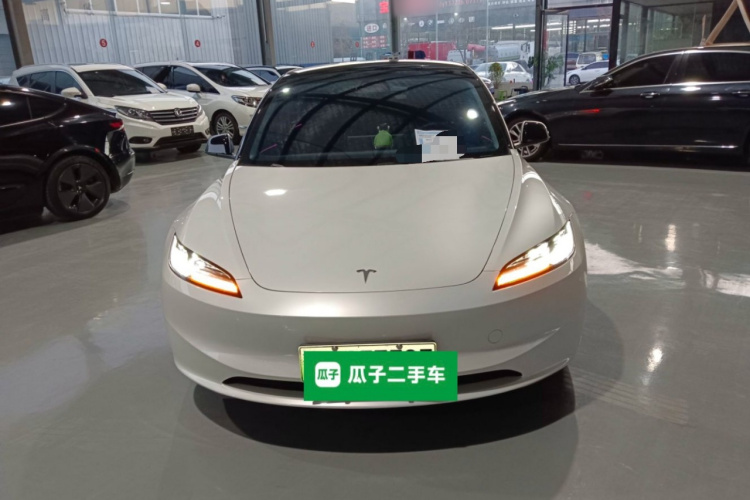 特斯拉 Model 3 2025款 后轮驱动版车身外观2