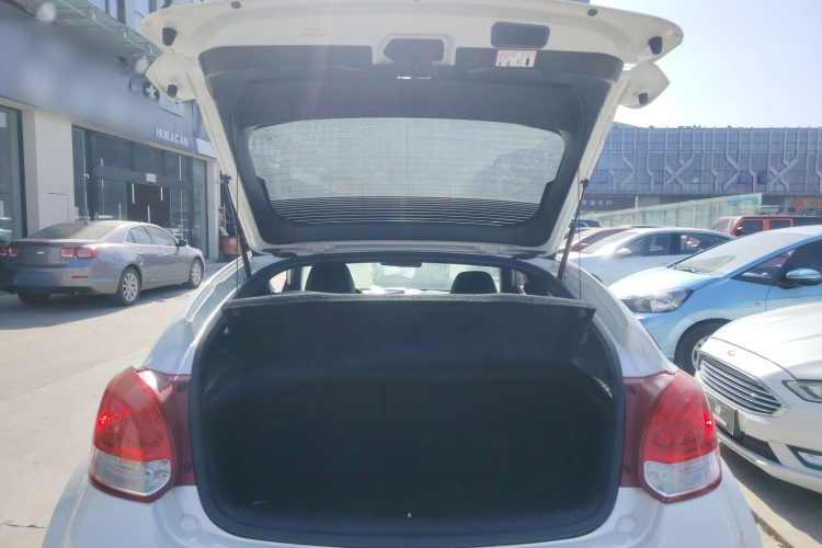 现代 Veloster飞思 2015款 1.6T 自动尊享版机舱底盘23