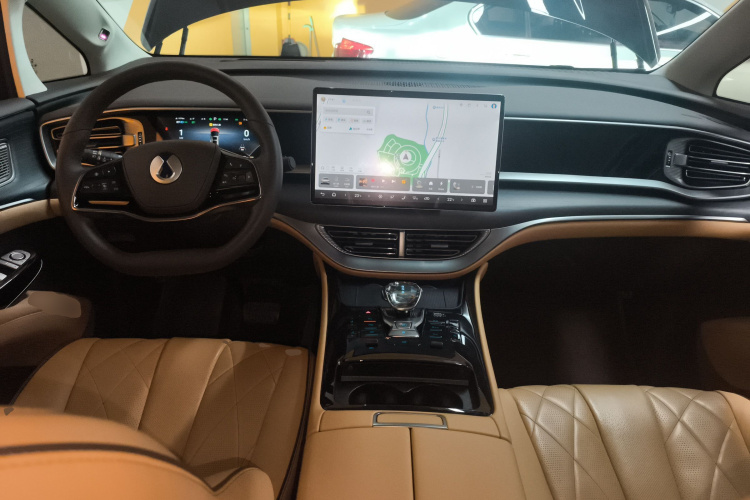 腾势D9 2024款 DM-i 980 四驱旗舰型中控内饰12