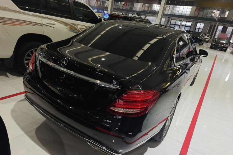 奔驰E级 2018款 改款 E 300 L 时尚型车身外观7