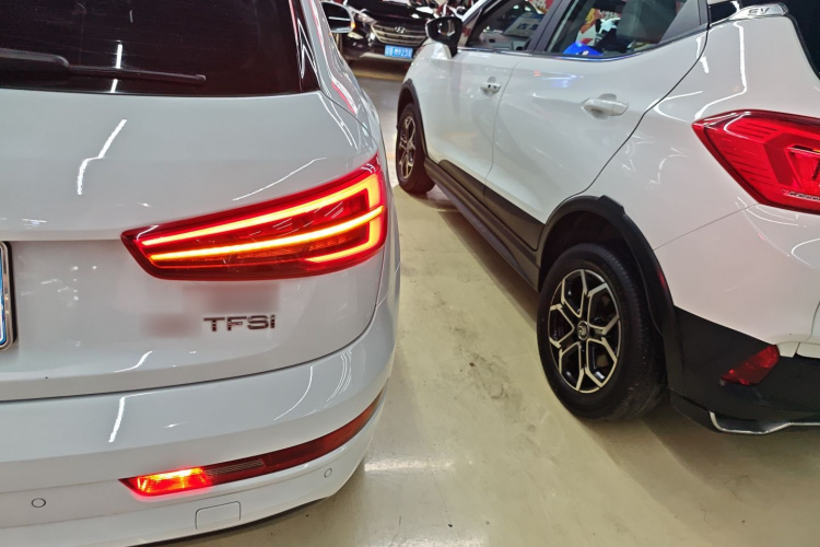 奥迪Q3 2018款 30周年年型 35 TFSI 时尚型车身外观9