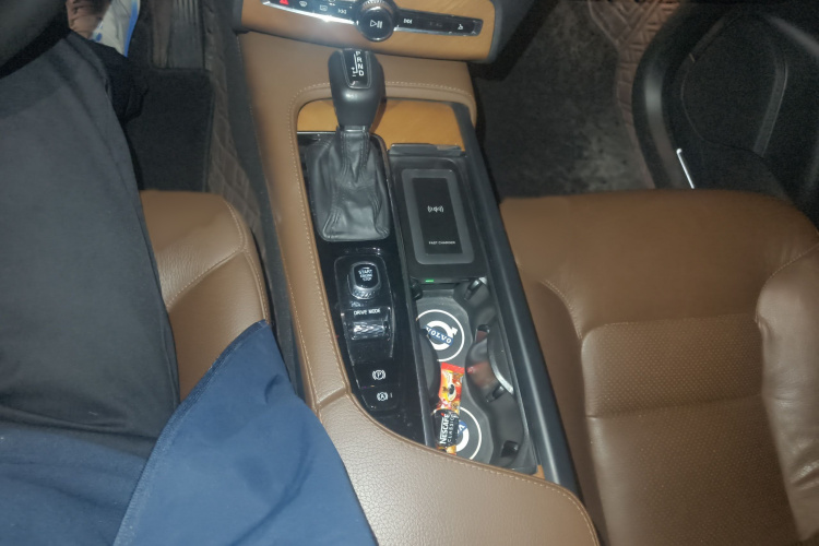 沃尔沃XC90 2020款 T6 智逸豪华版 7座局部细节18