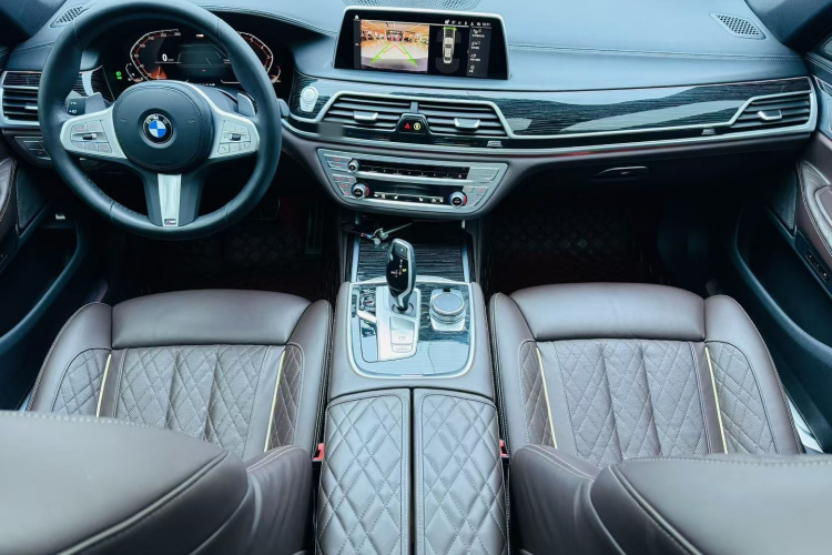 宝马7系 2021款 740Li 领先型 M运动套装中控内饰7003