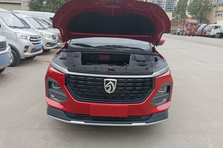 宝骏530 2021款 全球车周年纪念版 1.5T 手动豪华型 7座机舱底盘24