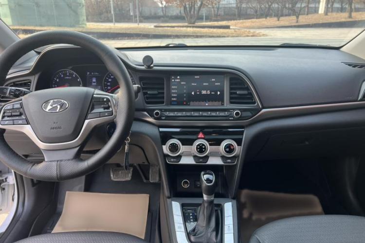 现代 领动 2020款 1.5L CVT智炫·精英型中控内饰7002