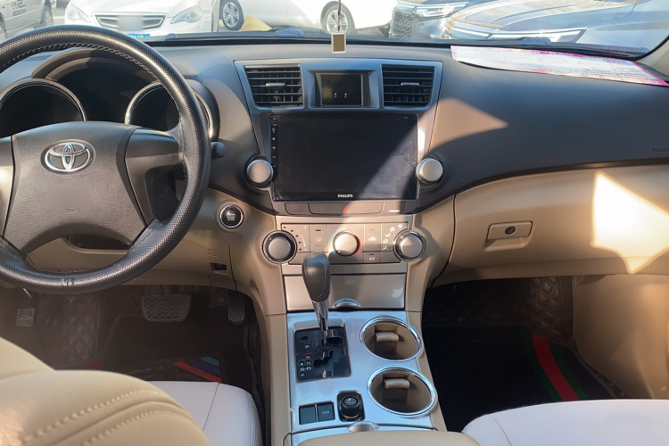丰田 汉兰达 2012款 2.7L 两驱5座精英版中控内饰7003