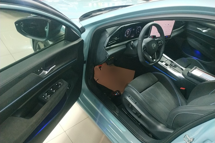 大众 帕萨特 2025款 Pro 380TSI 星空龙尊版中控内饰20