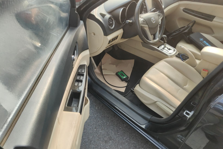 长安 逸动 2015款 1.6L 自动豪华型中控内饰20