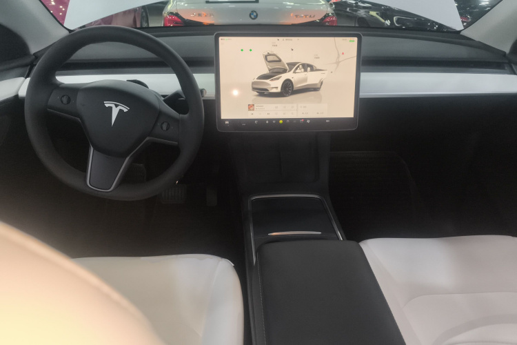 特斯拉 Model Y 2023款 长续航全轮驱动版中控内饰7002