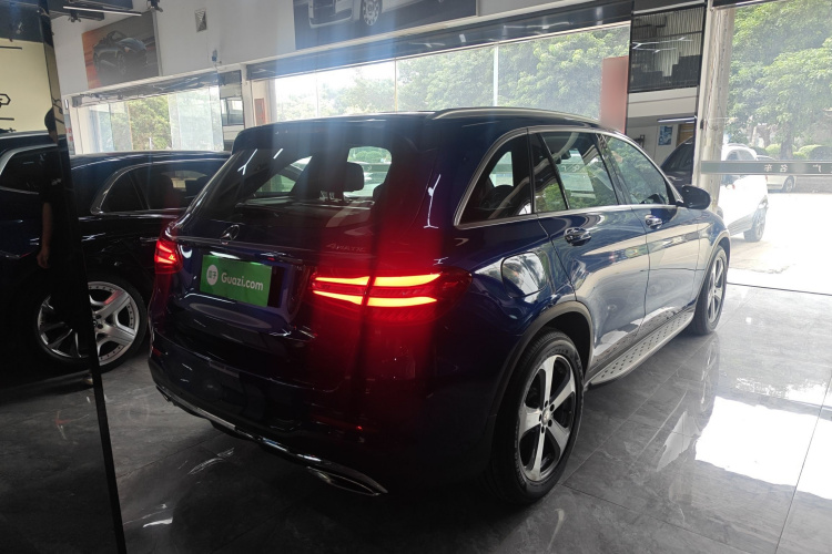 奔驰GLC 2016款 GLC 300 4MATIC 动感型车身外观7