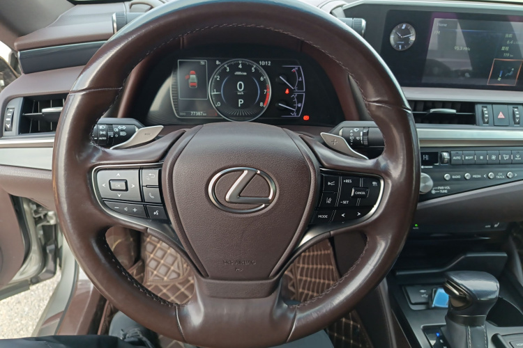 雷克萨斯ES 2020款 200 卓越版中控内饰13