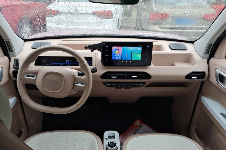 吉利银河 2023款 熊猫mini 200km 耐力熊中控内饰7002