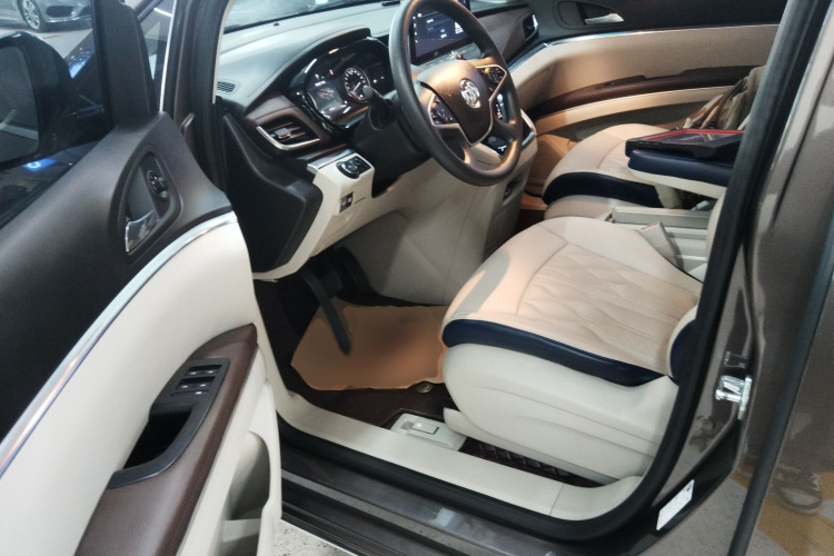 别克GL8 2023款 陆上公务舱 智享型中控内饰7003