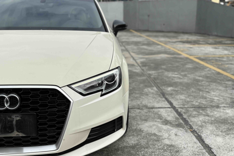 奥迪A3 2018款 30周年年型 Sportback 35 TFSI 进取型车身外观6011