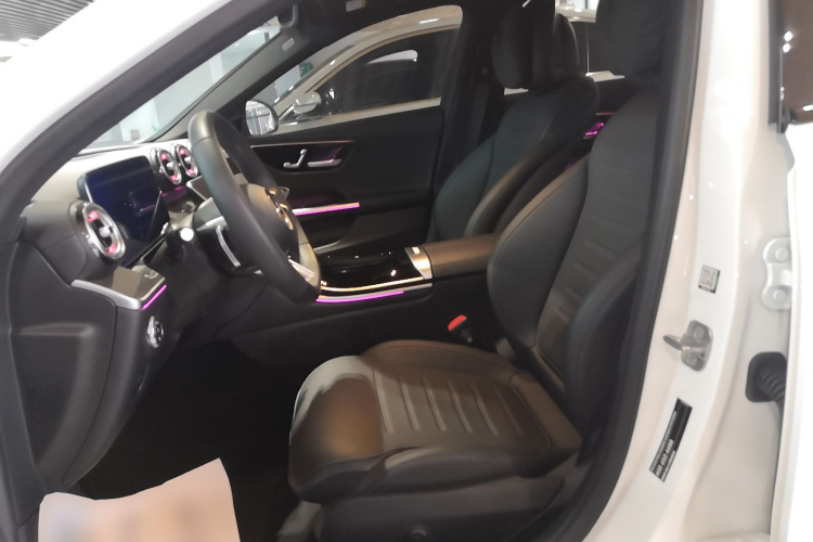 奔驰C级 2025款 C 260 L 皓夜运动版局部细节19