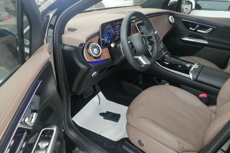 奔驰EQE SUV 2023款 350 4MATIC 先锋版中控内饰20