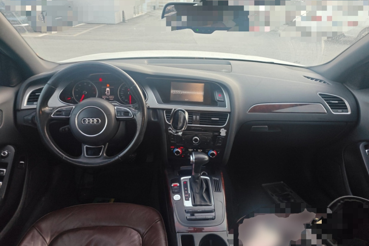 奥迪A4L 2016款 35 TFSI 典藏版 自动标准型中控内饰12