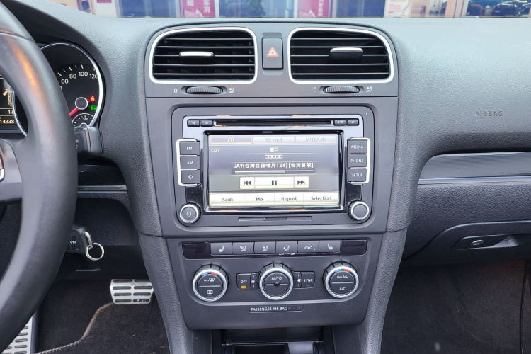 大众 高尔夫(进口) 2012款 1.4TSI 豪华敞篷版中控内饰7006