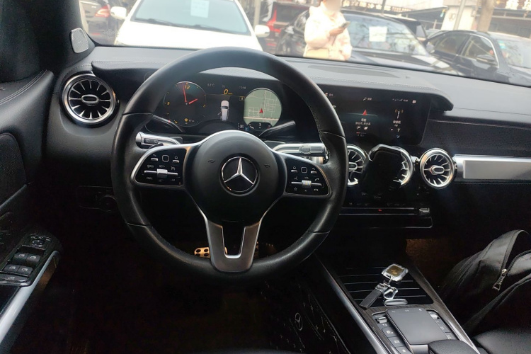 奔驰GLB 2020款 改款 GLB 200 时尚型中控内饰13