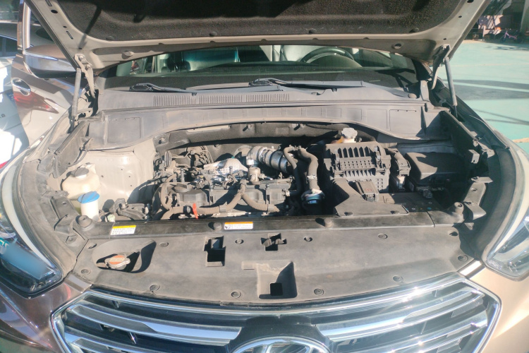 现代 胜达 2017款 2.0T 自动四驱智能型 7座机舱底盘24