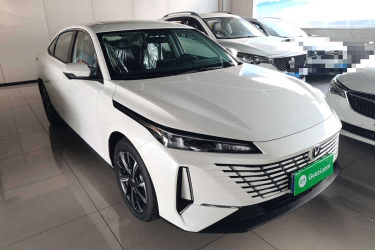 长安 逸动 2024款 1.5T GDI自动 尊贵型车身外观3