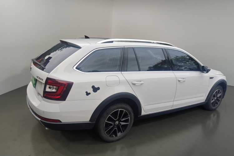 斯柯达 明锐 2018款 旅行车 TSI230 DSG豪华版车身外观7