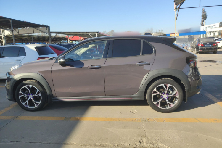 领克02 2020款 高能版 2.0T 自动两驱耀Pro版车身外观4