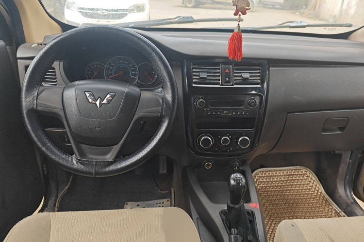 五菱汽车 五菱荣光V 2016款 1.5L标准型中控内饰7003