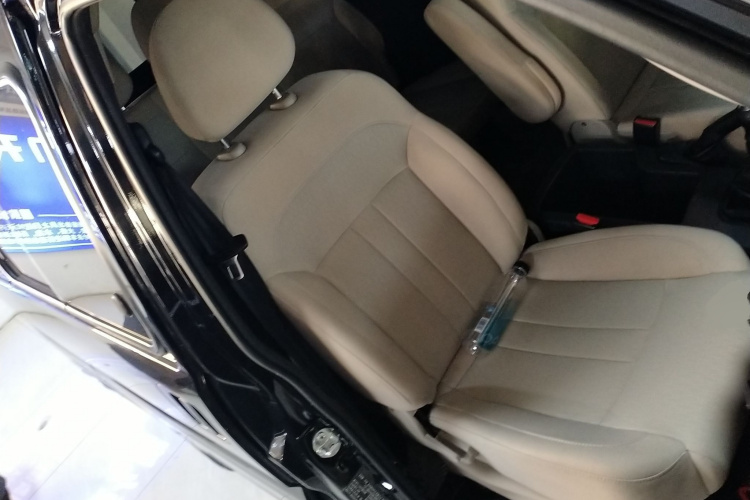 东风风行 菱智 2022款 M5 1.6L 实用型 5座局部细节41