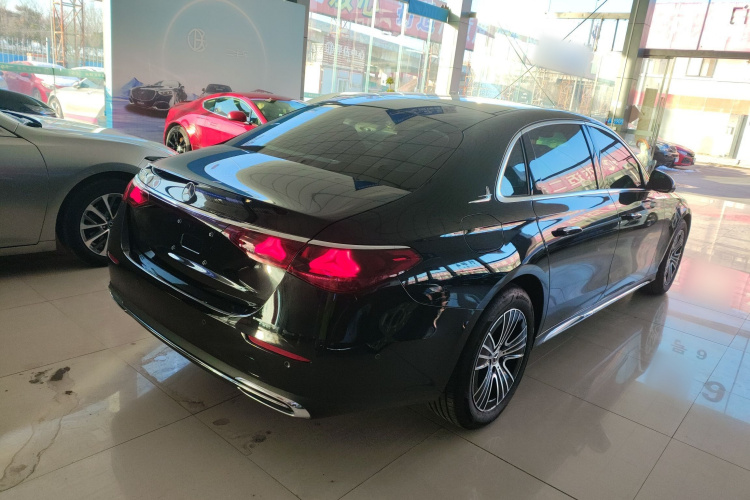 奔驰E级 2025款 改款 E 260 L车身外观7