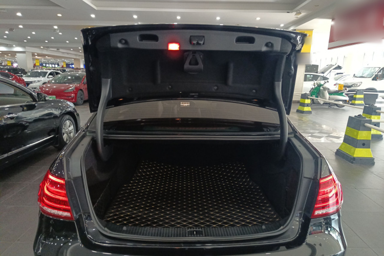 奔驰E级 2015款 E 200 L局部细节23