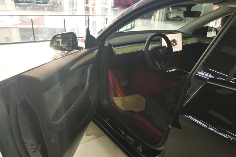 特斯拉 Model Y 2022款 改款 后轮驱动版中控内饰7003