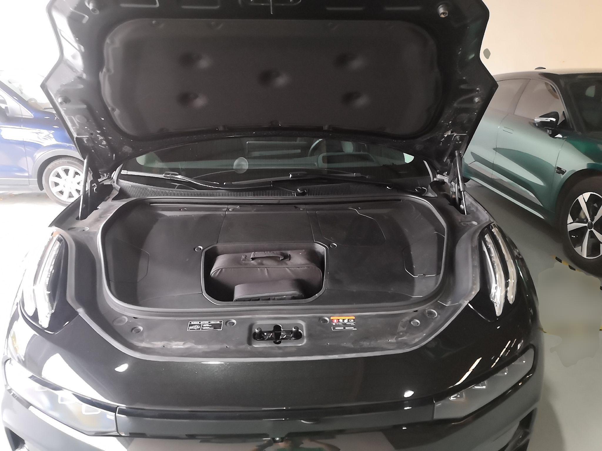 极氪001 2022款 长续航双电机 WE版