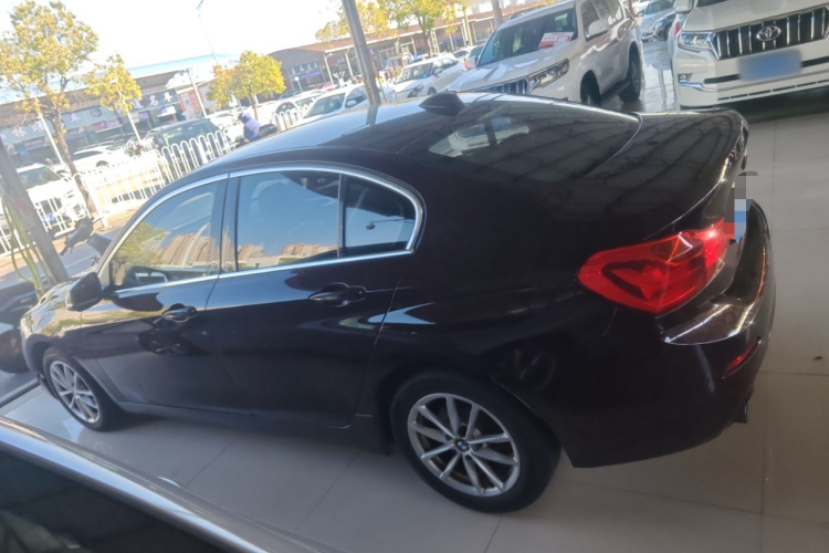 宝马1系 2018款 118i 时尚型车身外观4